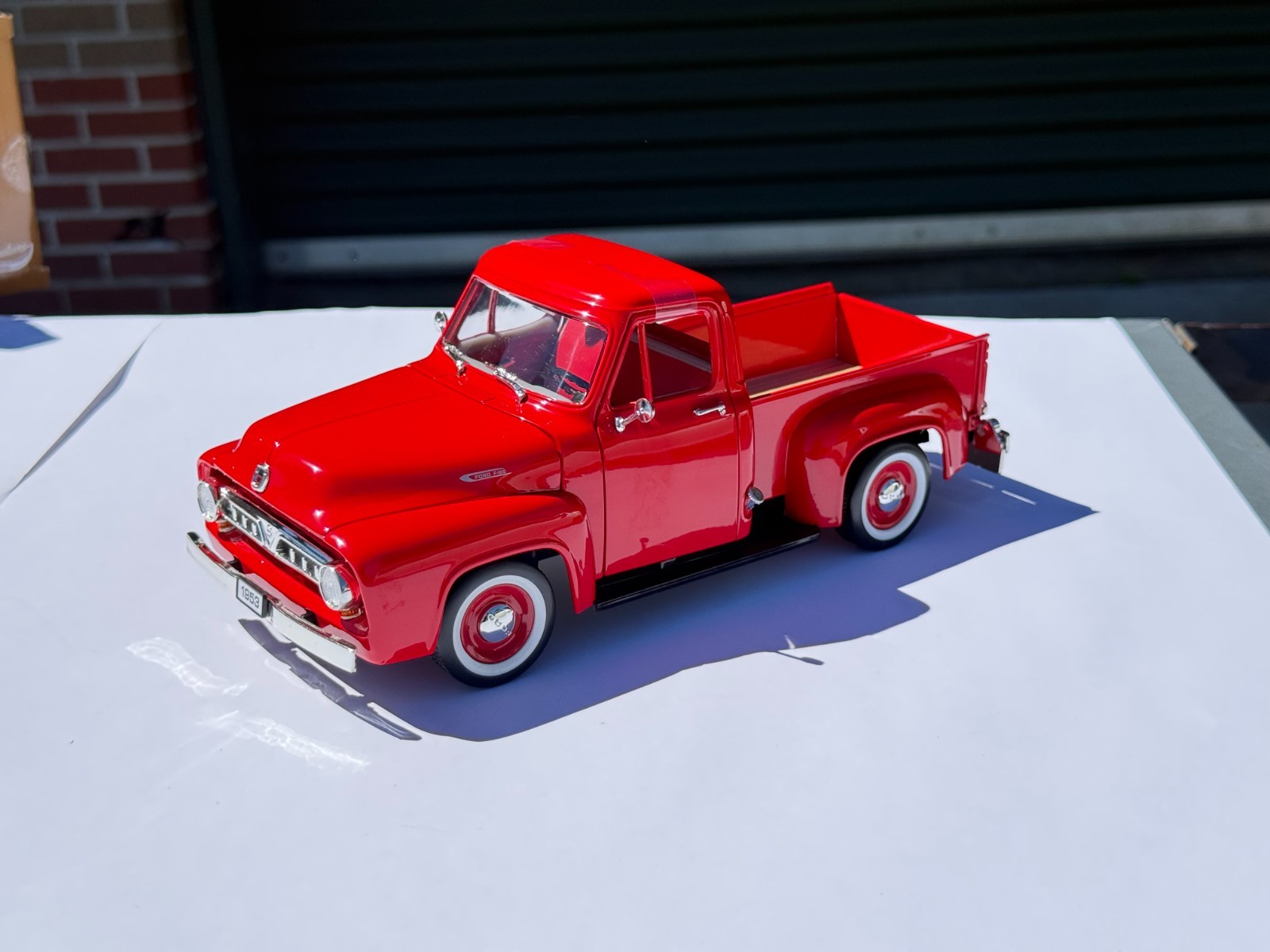 Lucky Diecast/Road Signature – 1:18 Scale – 1953 Ford F100 Pickup – 92148R