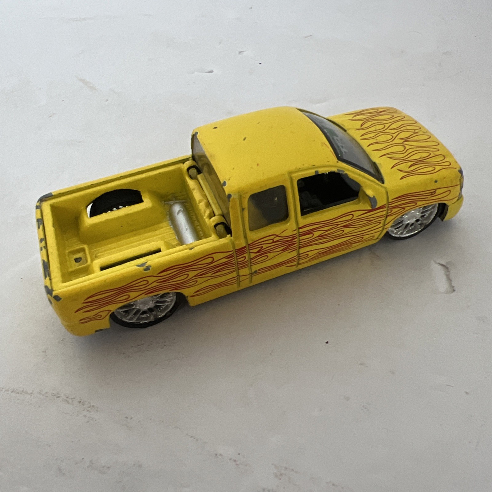 Malibu International 2004 Chevrolet Silverado SS Yellow Red Flames 1/64 Diecast