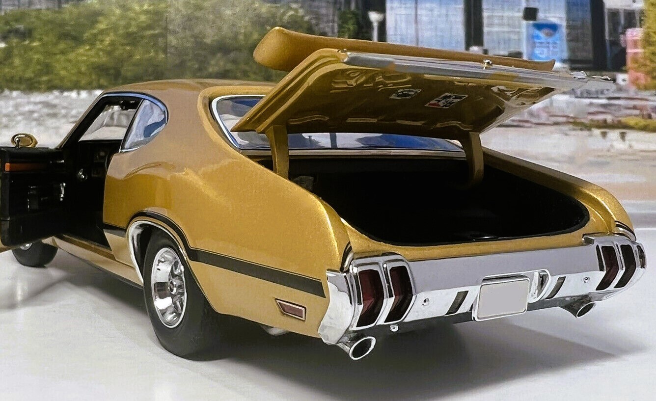 Oldsmobile 442 OLDS Race Car Custom Built1 24Model18Hot Rod12Carousel GOLD1966