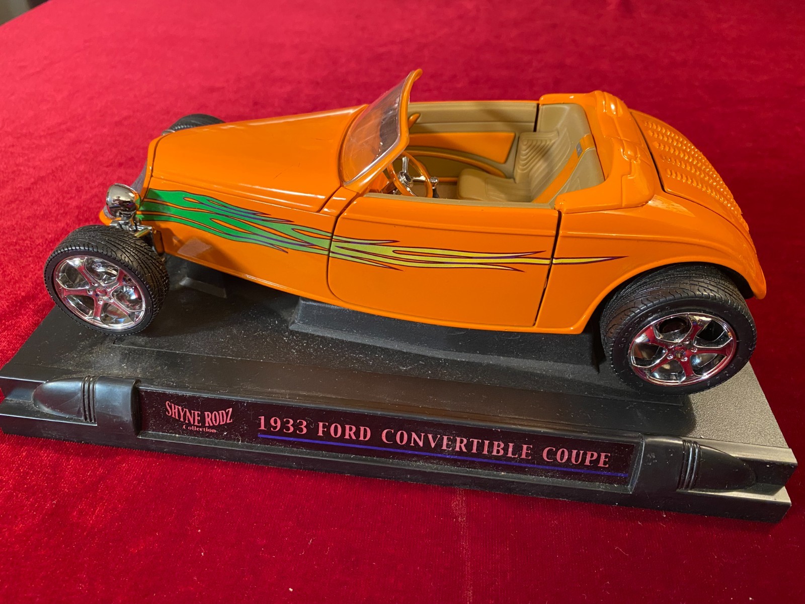 Shyne Rodz Collection 1:18 Die-Cast 1933 Ford Convertible Coupe lot 134 no box