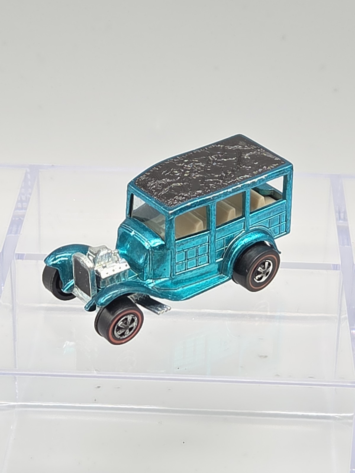 Hot Wheels Redline 1969 Classic Ford Woody US Aqua