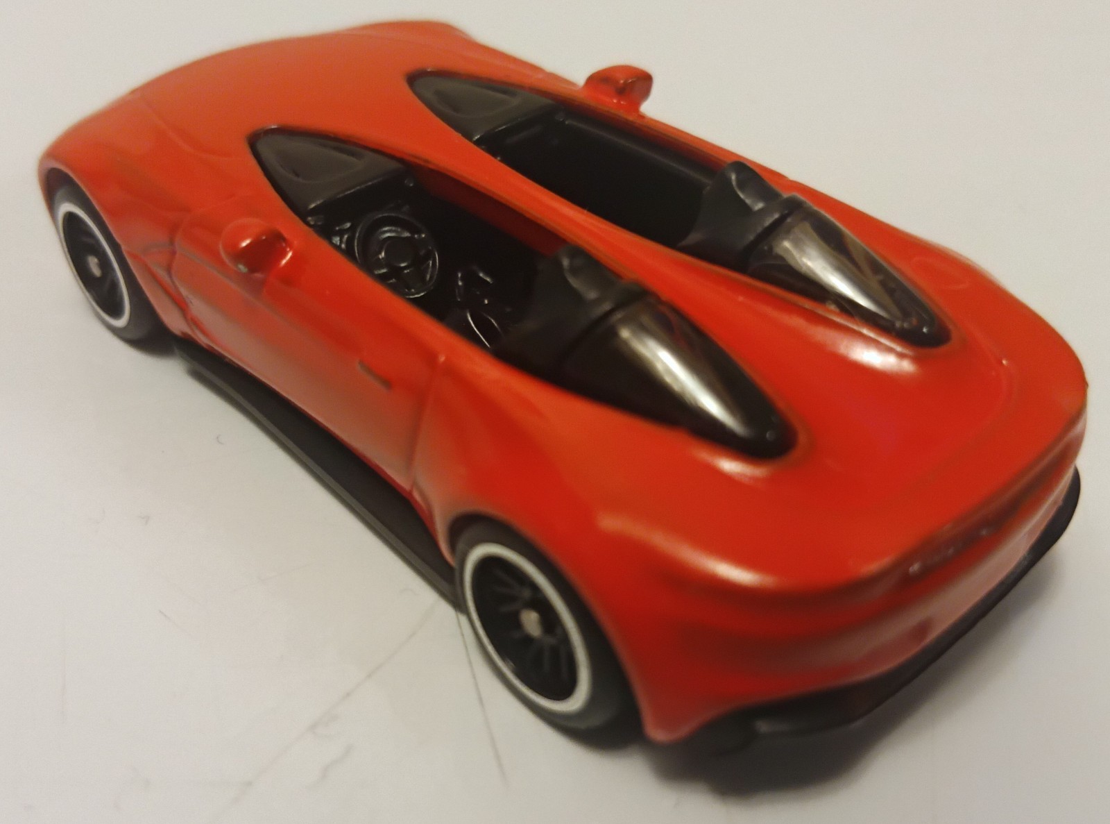 Hot Wheels: Aston Martin V12 Speedster (Gone in Sixty Seconds Series 3-Rouge)