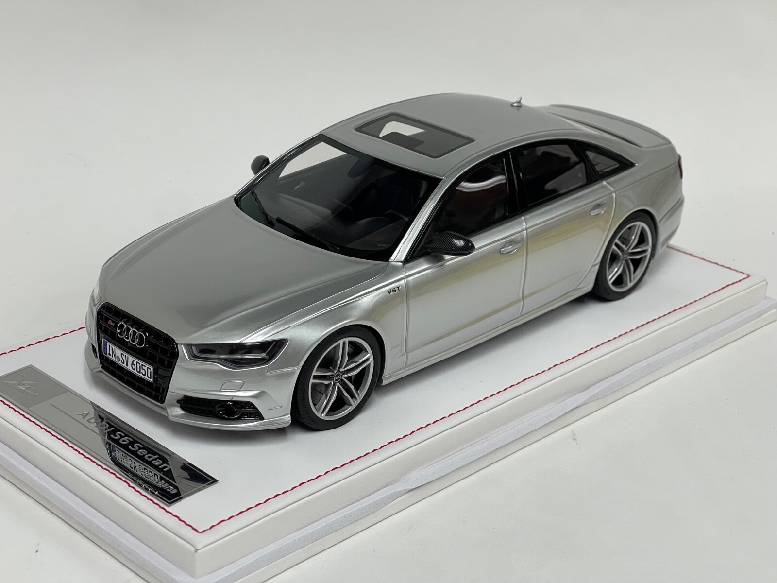 1/18 Ivy Models Audi S6 in Florett Silver Metallic Leather Base limited 39 pcs