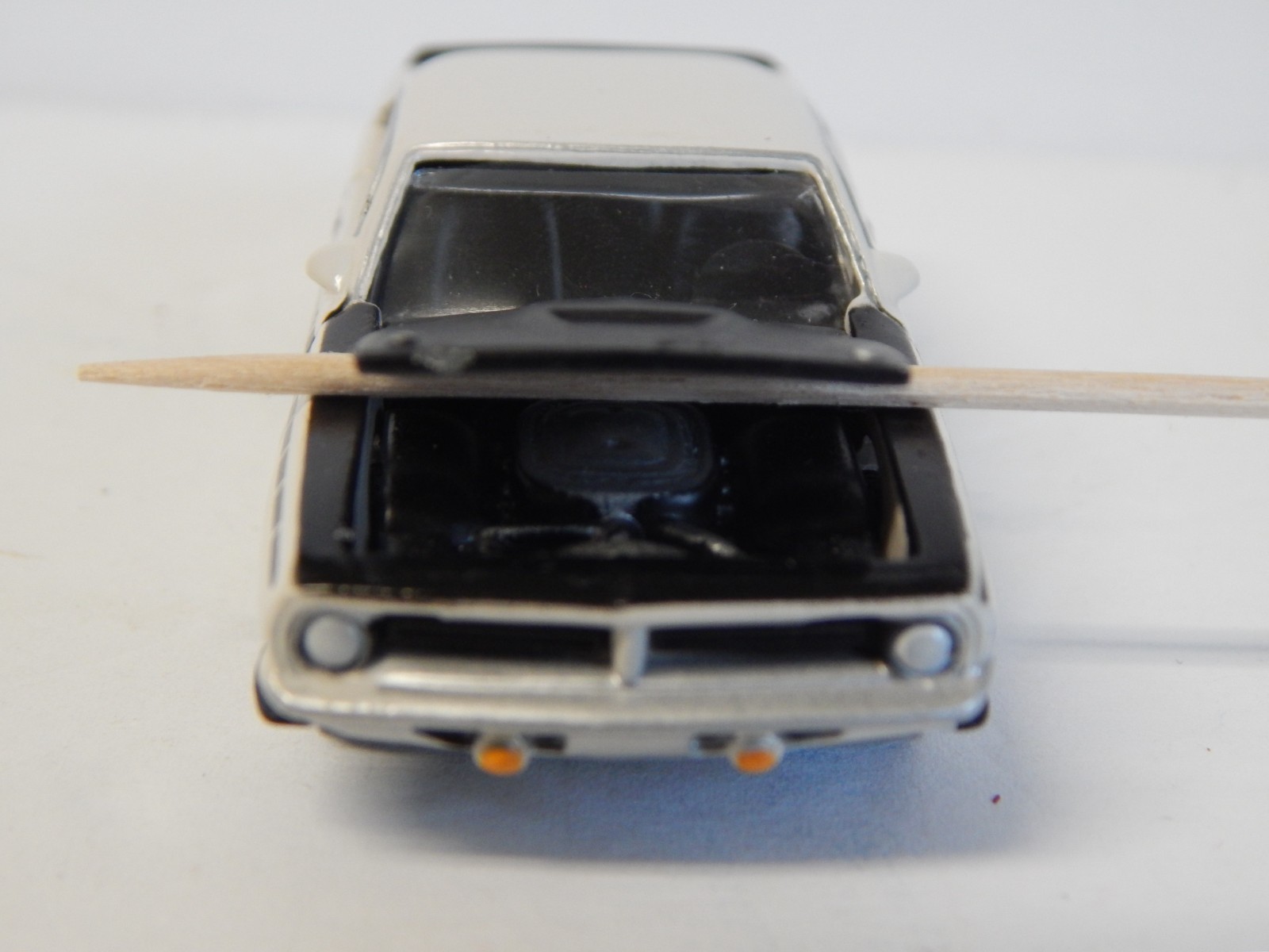 LOOSE JOHNNY LIGHTNING MOPAR WHITE ’70 AAR CUDA NICE