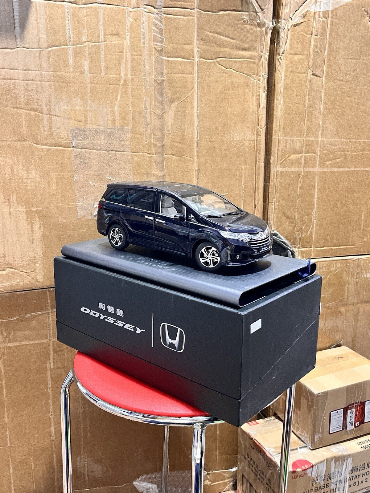 1:18 Scale 2015~2018 Honda Odyssey Obsidian Blue Pearl Diecast Model With Base