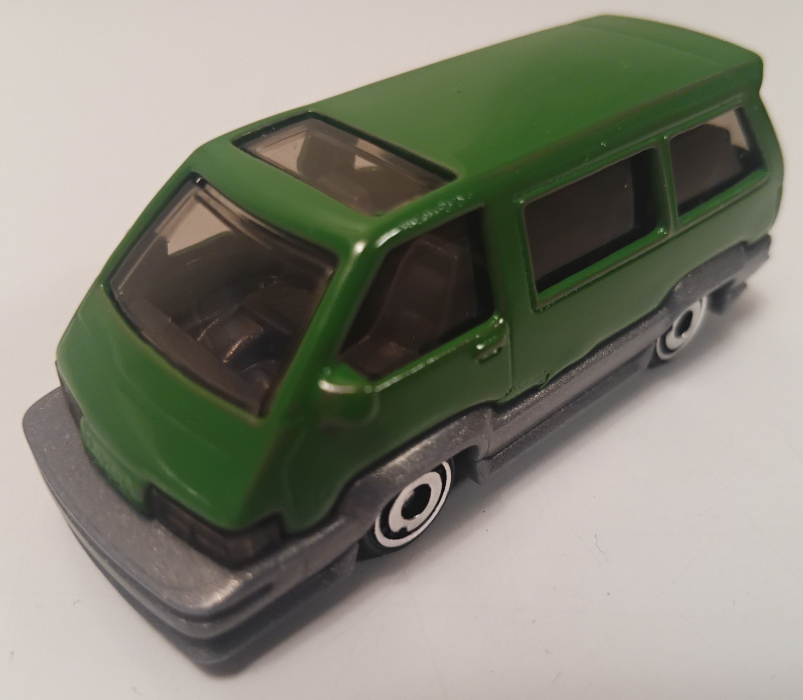 Hot Wheels: 1986 Toyota Van (Gone in Sixty Seconds Series 3-Momoko)