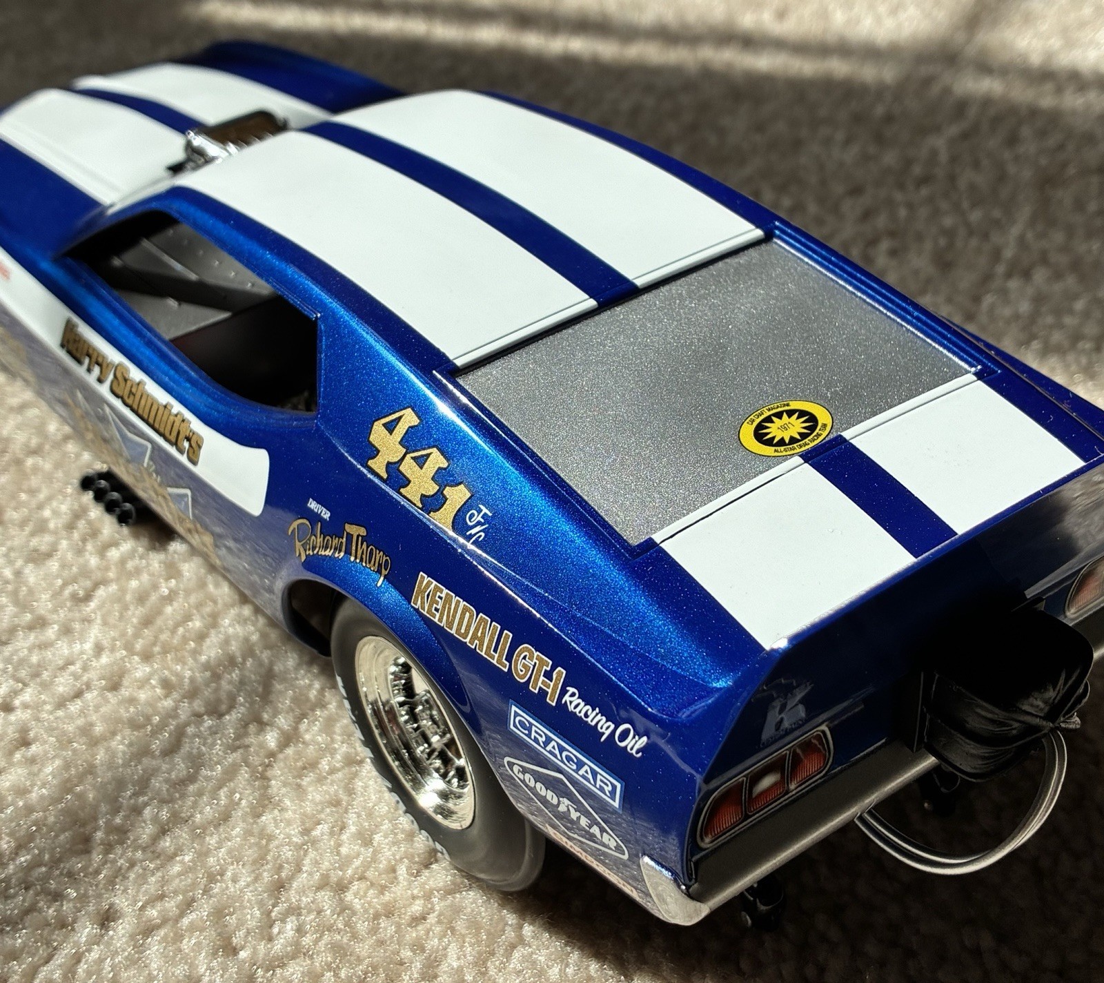 auto world 1/18 legends