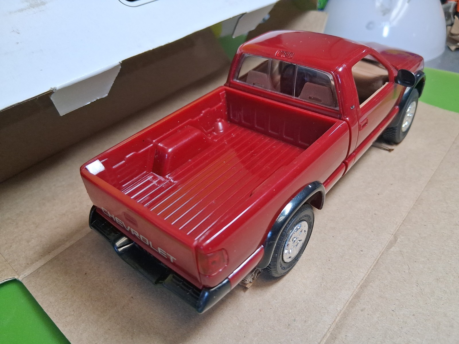 AMT ERTL 1995 Chevrolet S10 4×4 Cherry Red Metallic Dealer Promo car 6189
