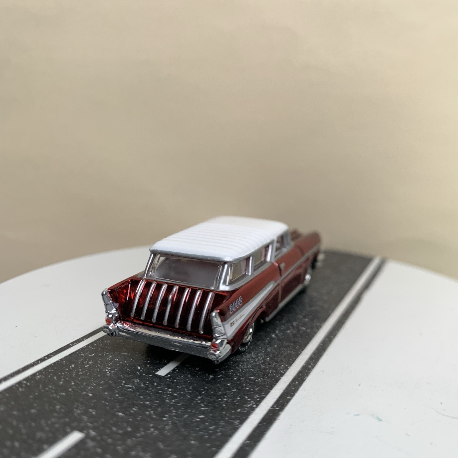2002 Johnny Lightning Holiday Classics 1957 Chevy Nomad Wagon Red Chrome 1:64 NM
