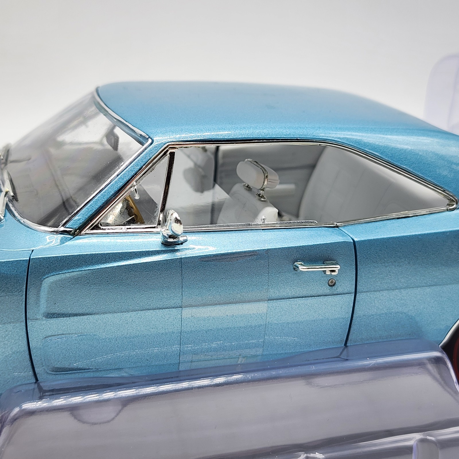 57Z Auto World 1:18 1969 Dodge Charger American Muscle Rare Color Variant