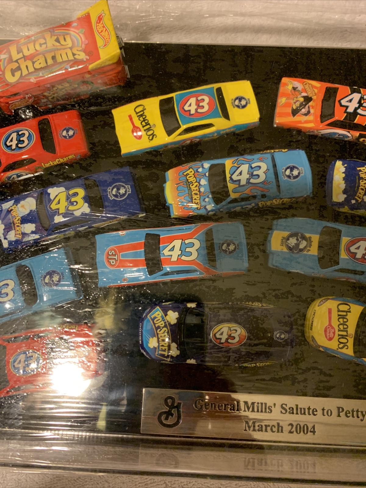 Richard Petty Hot Wheels Autographed General Mills salute to petty March 2004
