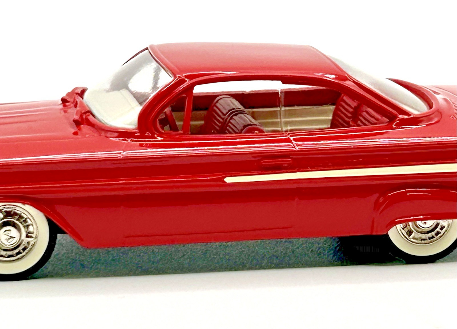 BROOKLIN MODELS – 1961 CHEVROLET IMPALA SPORT COUPE-MINT IN ORIGINAL BOX-1:43
