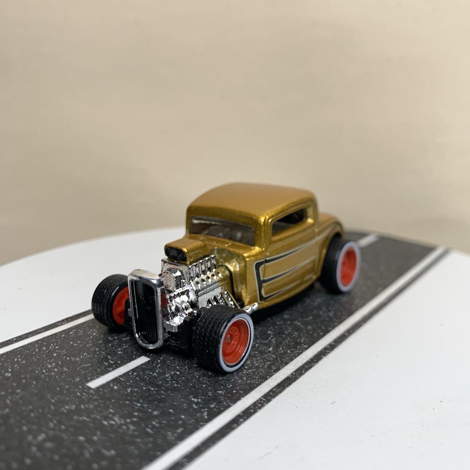 CUSTOM Hot Wheels 1932 Ford Coupe Gold Metallic w/Red Steelie White Wall RR 1:64