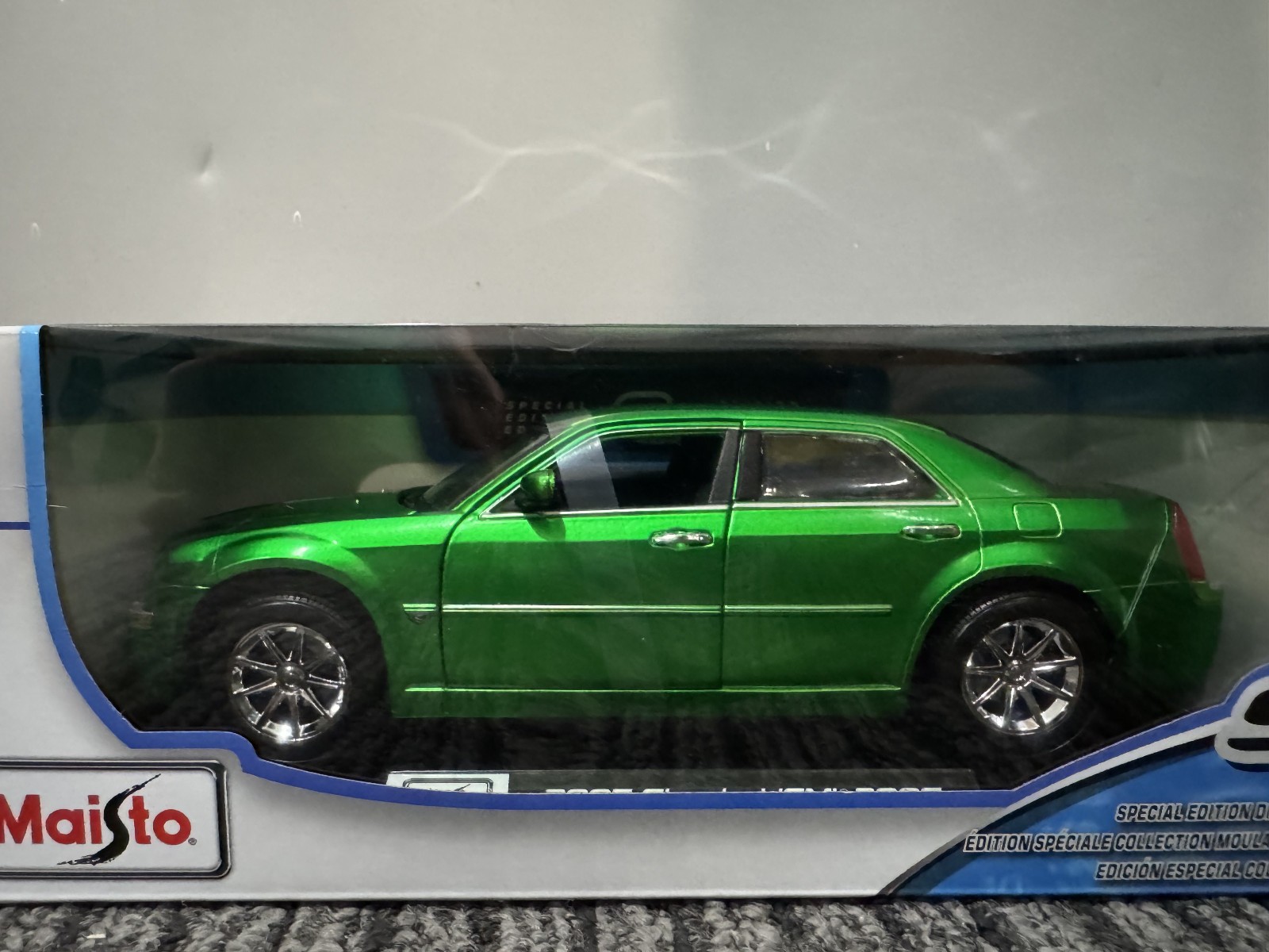 Maisto 1:18 Diecast Special Edition 2005 Chrysler HEMI 300C GREEN NEW IN BOX