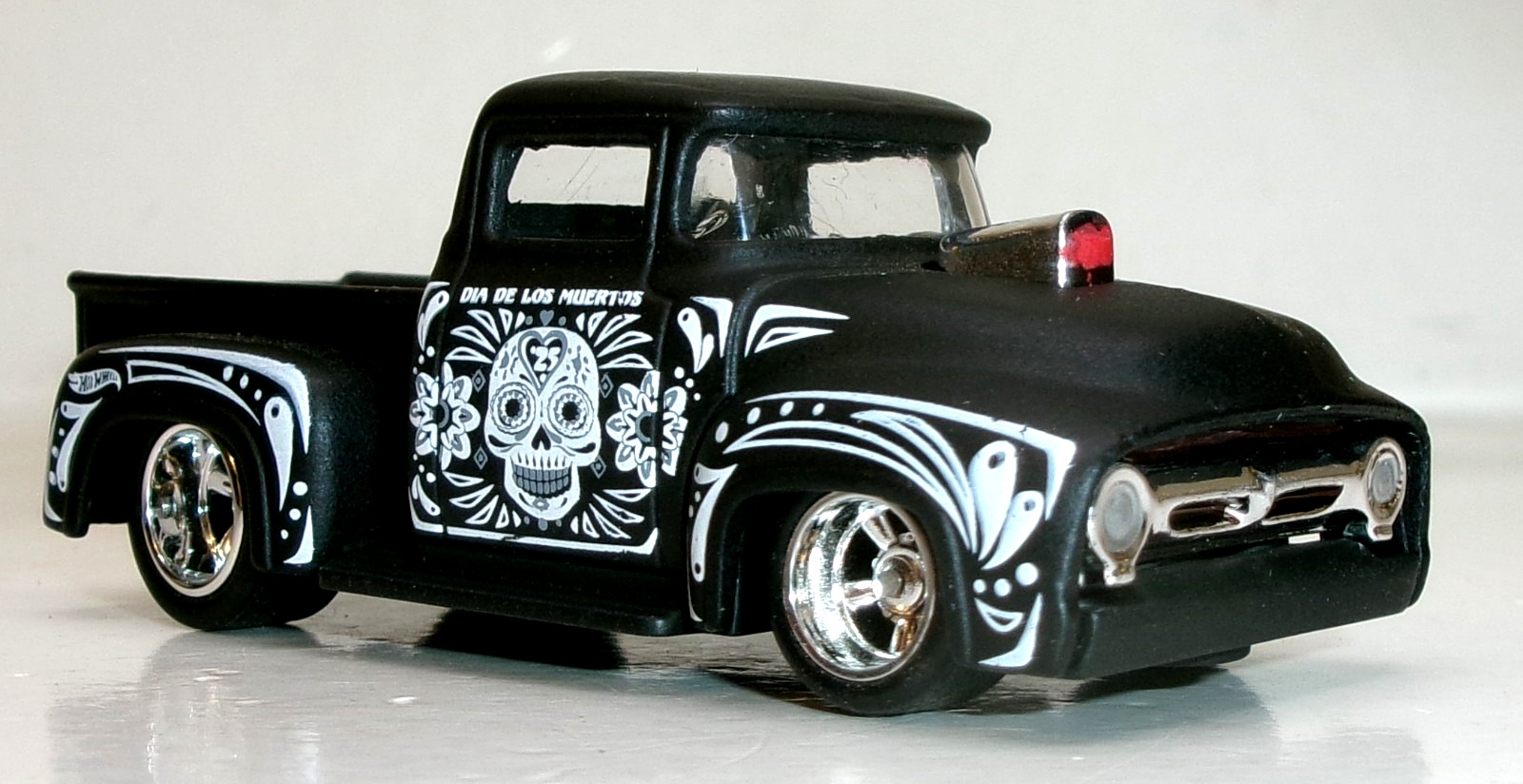 LOOSE 2025 HOT WHEELS 1:64 BLACK CUSTOM ’56 FORD PICKUP WHEEL SWAP REAL RIDERS