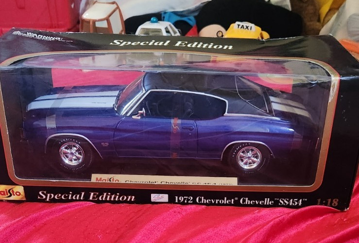 Maisto 1972 Blue Chevrolet Chevelle SS454 1:18 Scale Diecast Car New In Box