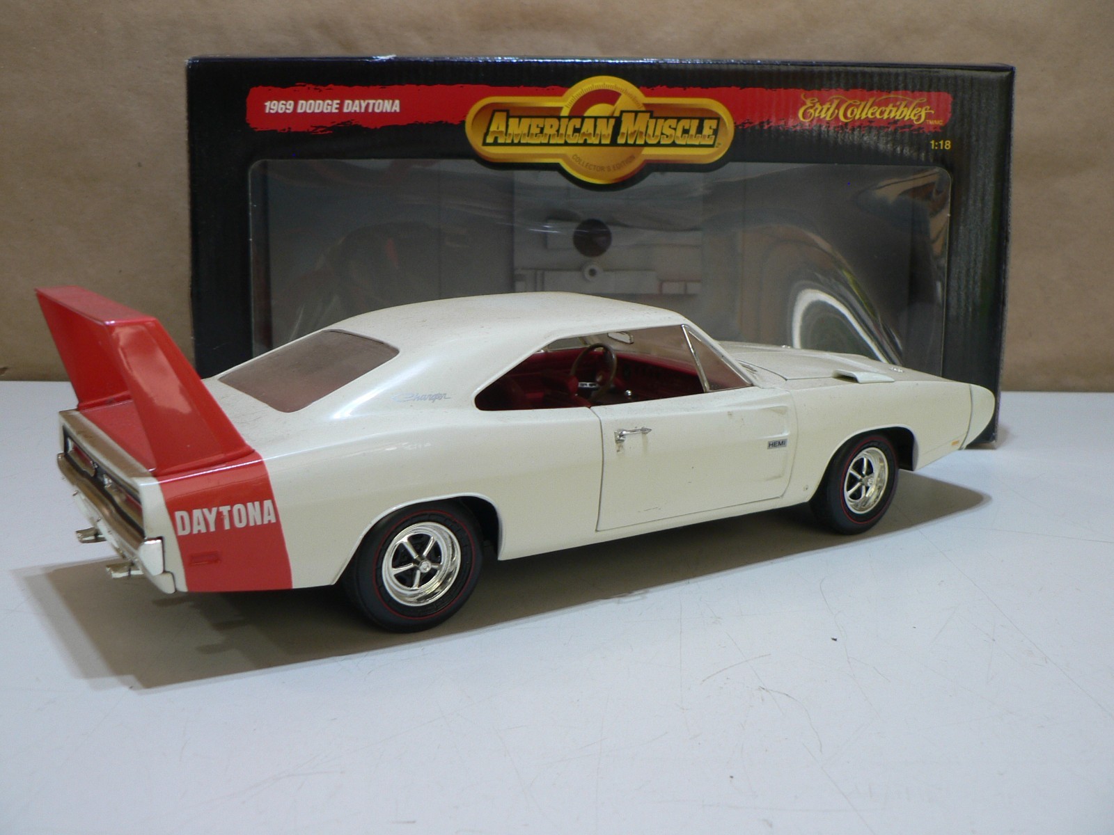 Vintage Ertl American Muscle 1969 White Dodge Charger Hemi Daytona Die Cast