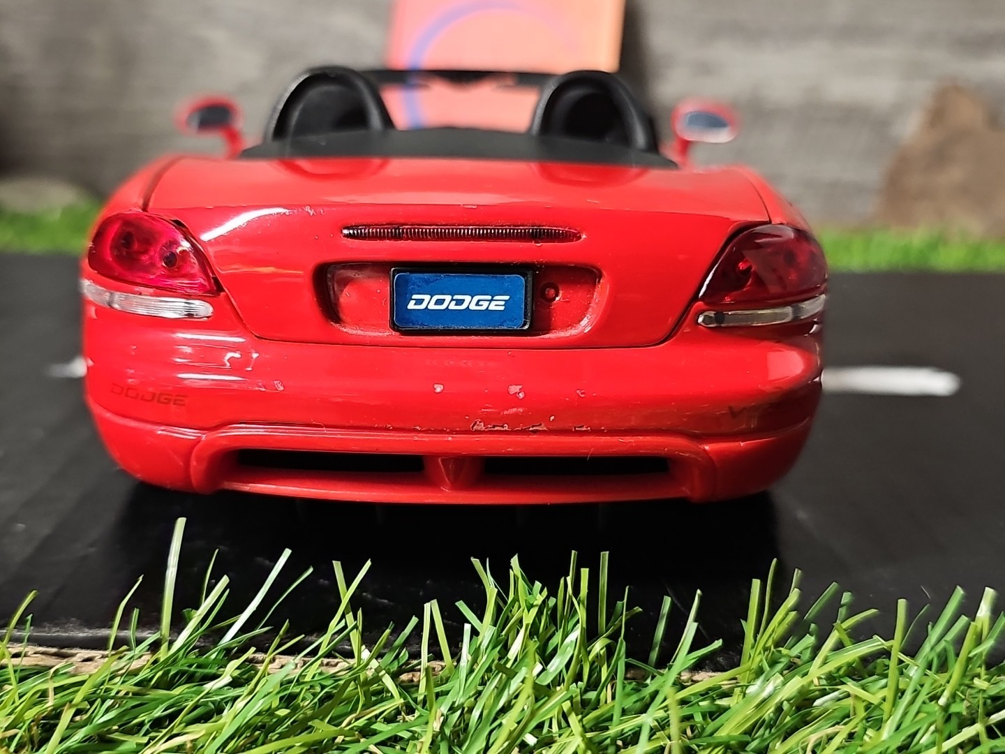 Maisto Special Edition Dodge Viper Convertible 1:18 Scale Diecast Car Red NO BOX