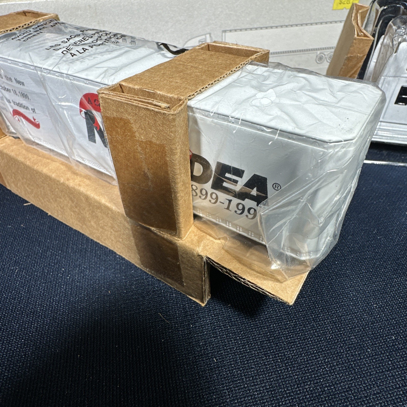 New Idea C120 Freightliner Semi SpecCast 1/64th Scale Limited Edition NIB