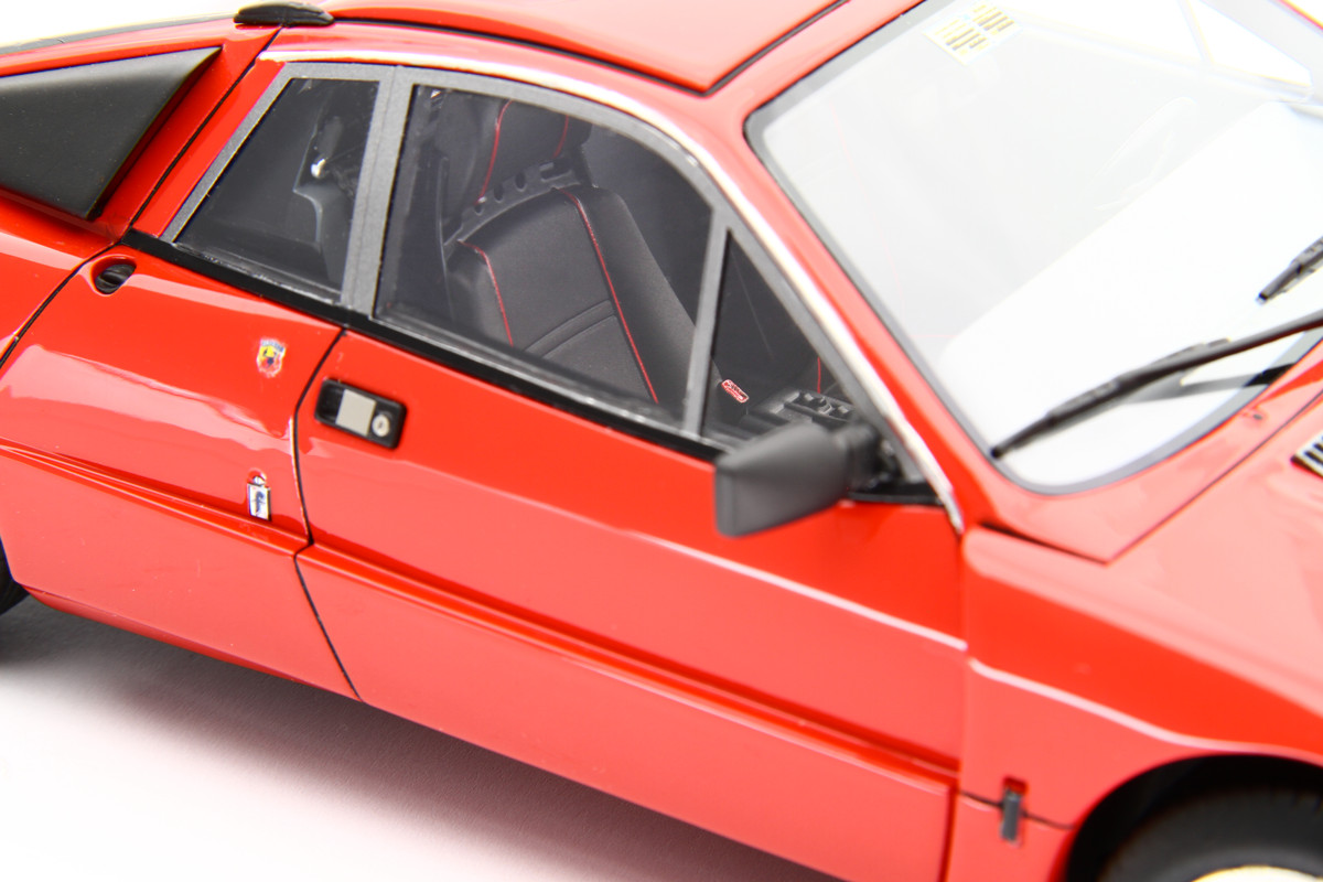 LAUDORACING-MODELS 1:18 Lancia 037 Rally Stradale 1982 LM185A