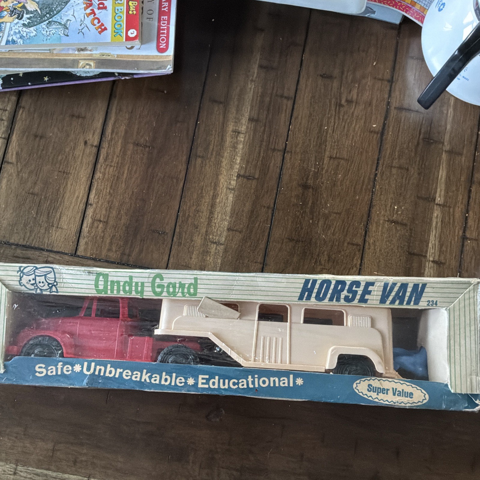 Andy Gard Horse Van Plastic Toy Vehicle Set White/Red Van, Unopened Box