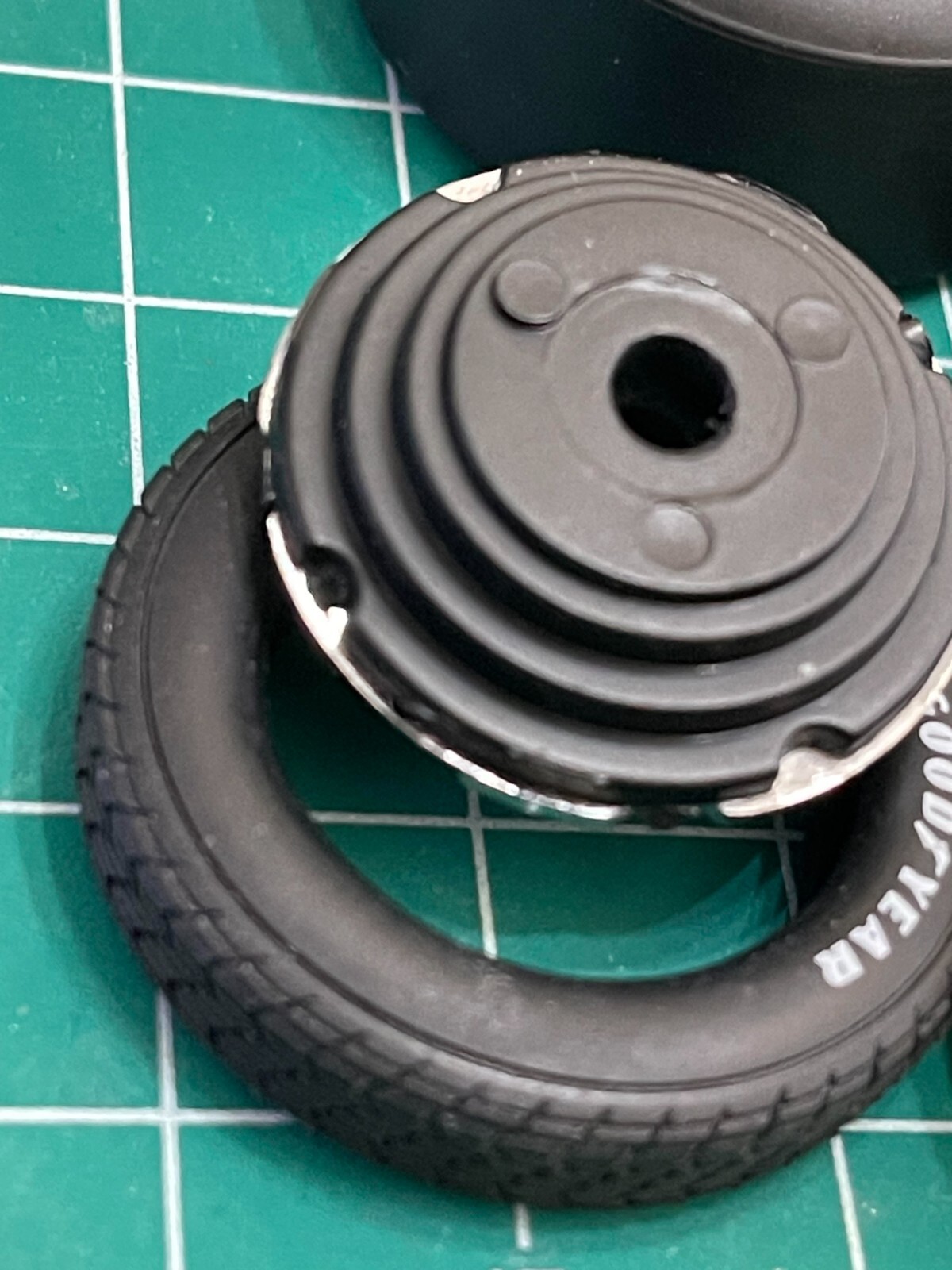 1/18 GMP MUSCLE CAR DEEP DISH 5 SPOKE DRAG WHEELS AND GOODYEAR TIRE SET 19005