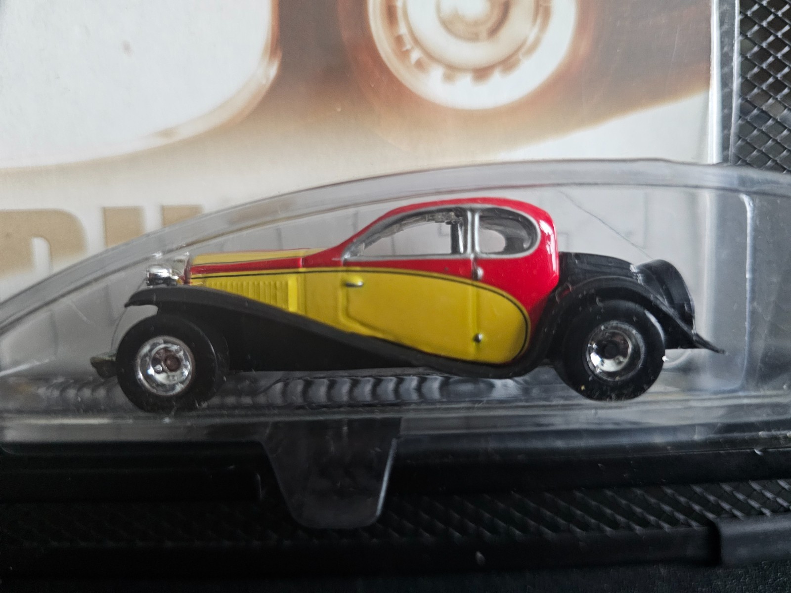Hot Wheels 1933 Bugatti Auto Milestones 2002 with Real Riders