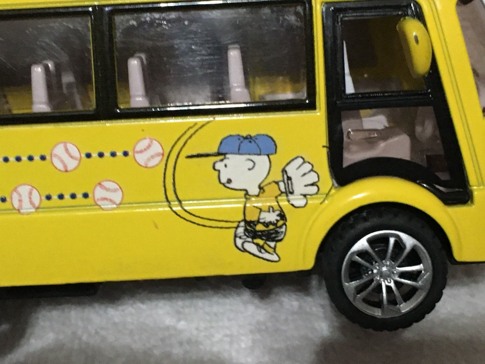 Peanuts Snoopy’s “That’s How I Roll” Diecast 5.5″ Bus Yellow Side Door Opens