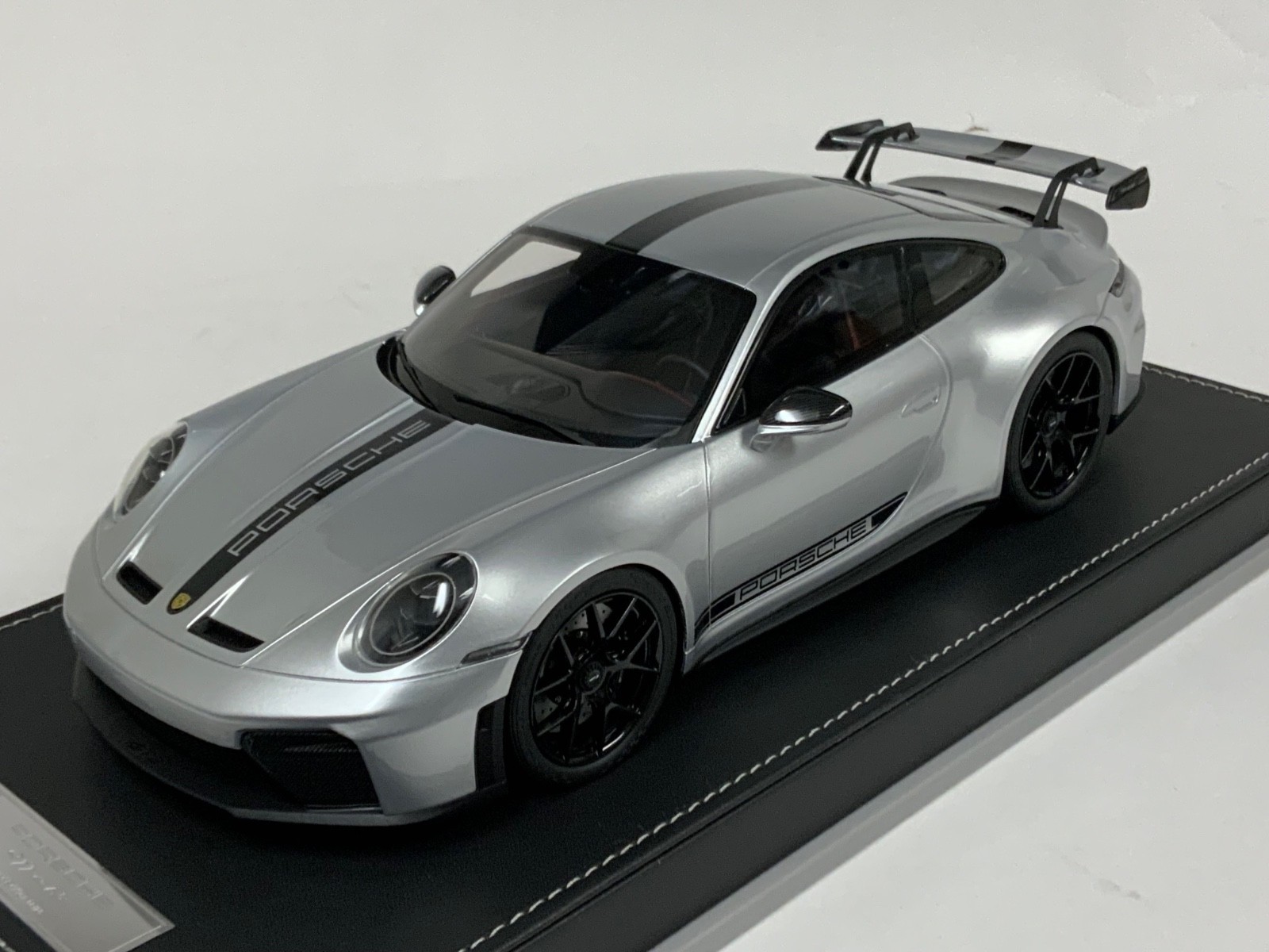 1/18 Ivy Porsche 911 GT3 992.1 Silver with Black Stripe on Leather 20 pcs AB655