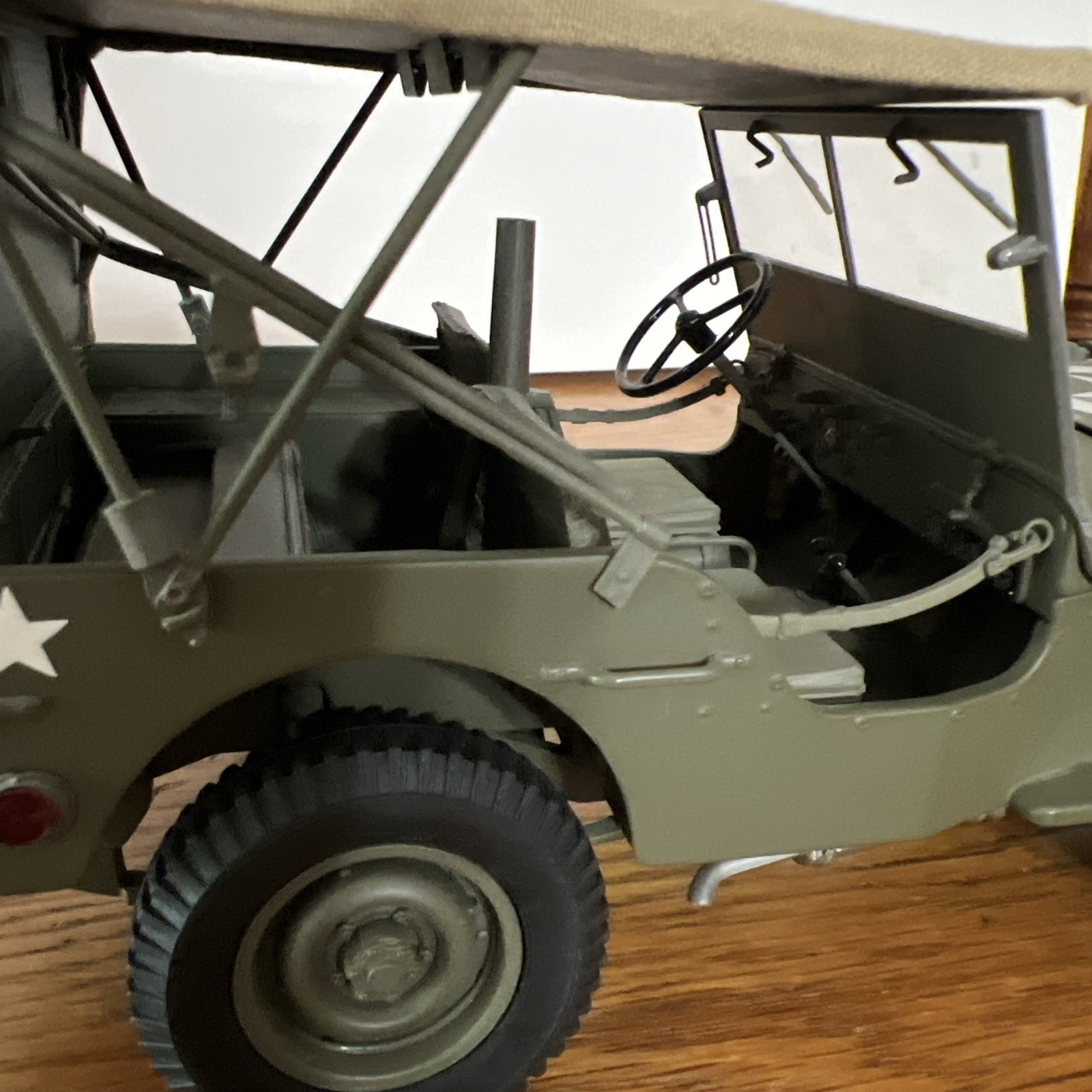 Danbury Mint 1940’s WWII Willy’s MB Scout Army Jeep with Linen Covered Top 1:16