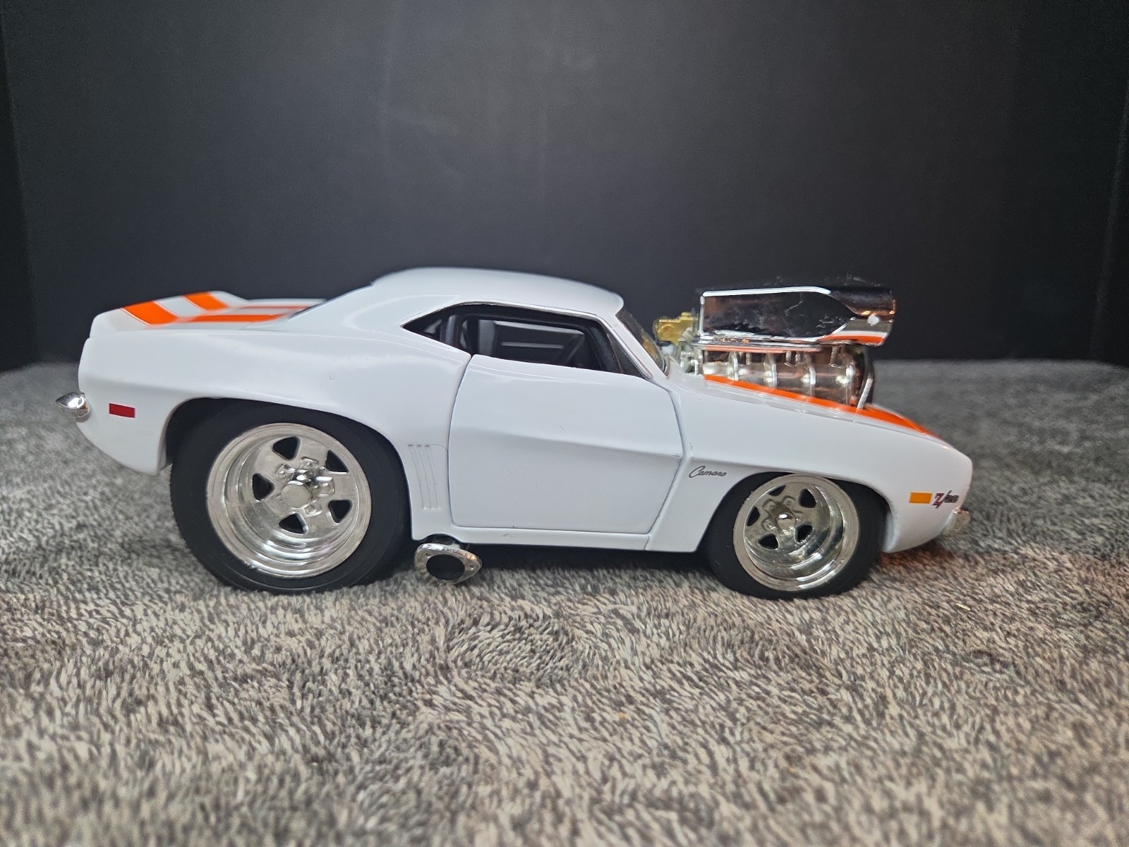 Vintage Muscle Machines 1969 Camaro White & Orange 2003 Funline