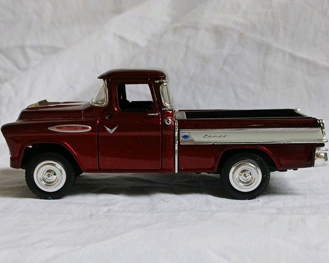 Chevrolet Cameo 1958 Red Silver Black Diecast Pickup Truck 1:43 Scale Model