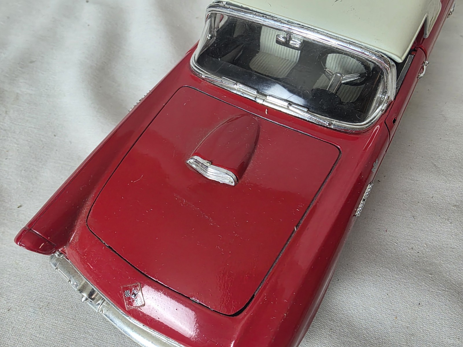 Road Tough – 1:18 Scale 1955 Red Tbird Removable Hard Top Convertible P24