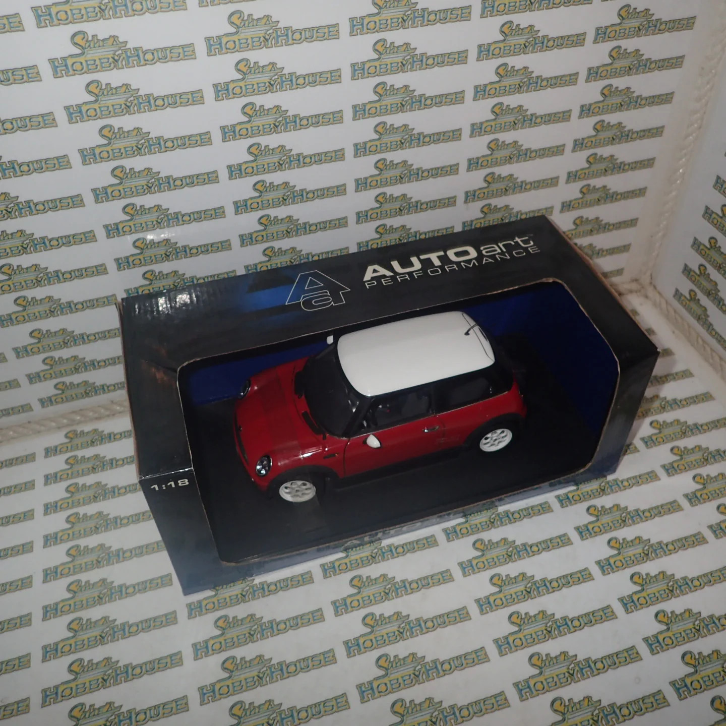 AutoArt 74822 – 1/18 Scale – BMW Mini Cooper Red