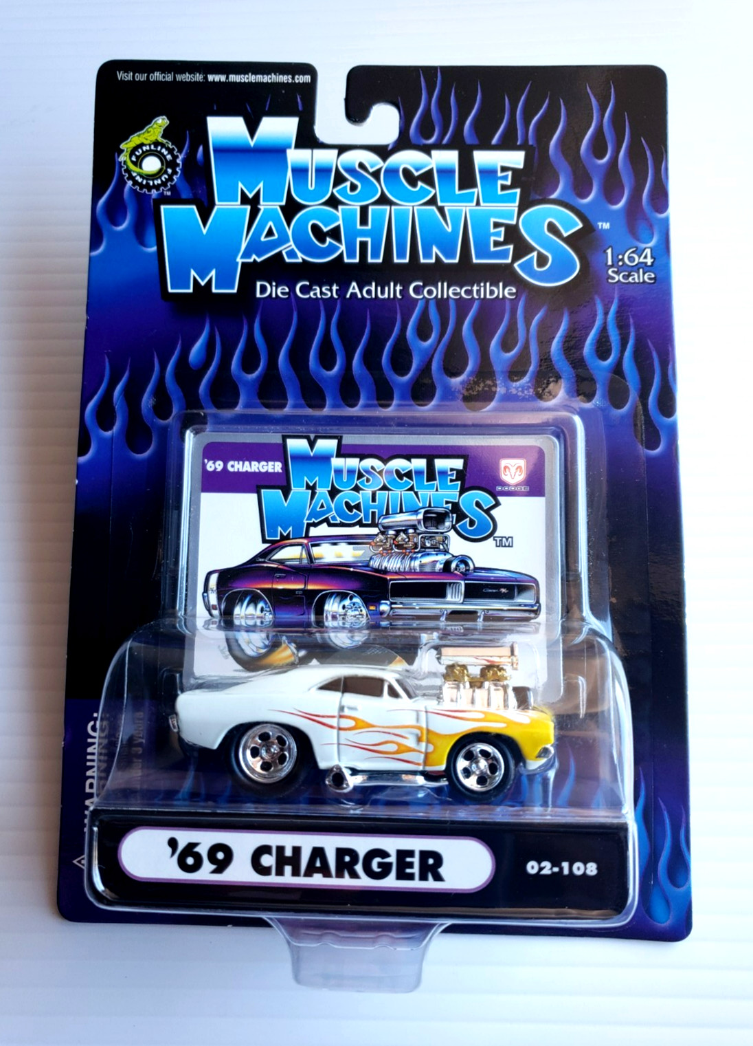 2002 Muscle Machines ’69 DODGE CHARGE White Opened Engine 1:64 #02-108 5SP MOC!