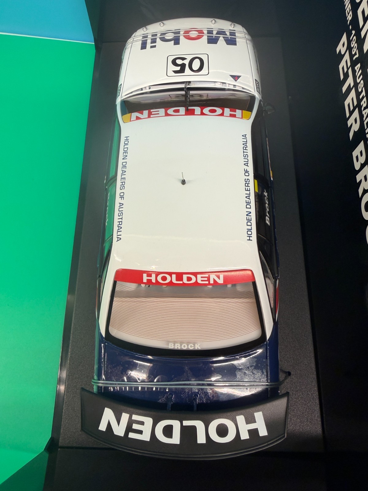 Biante 1:18 Peter Brock Holden VS Commodore HRT 1997 Round 8 Winner #05 COA LE