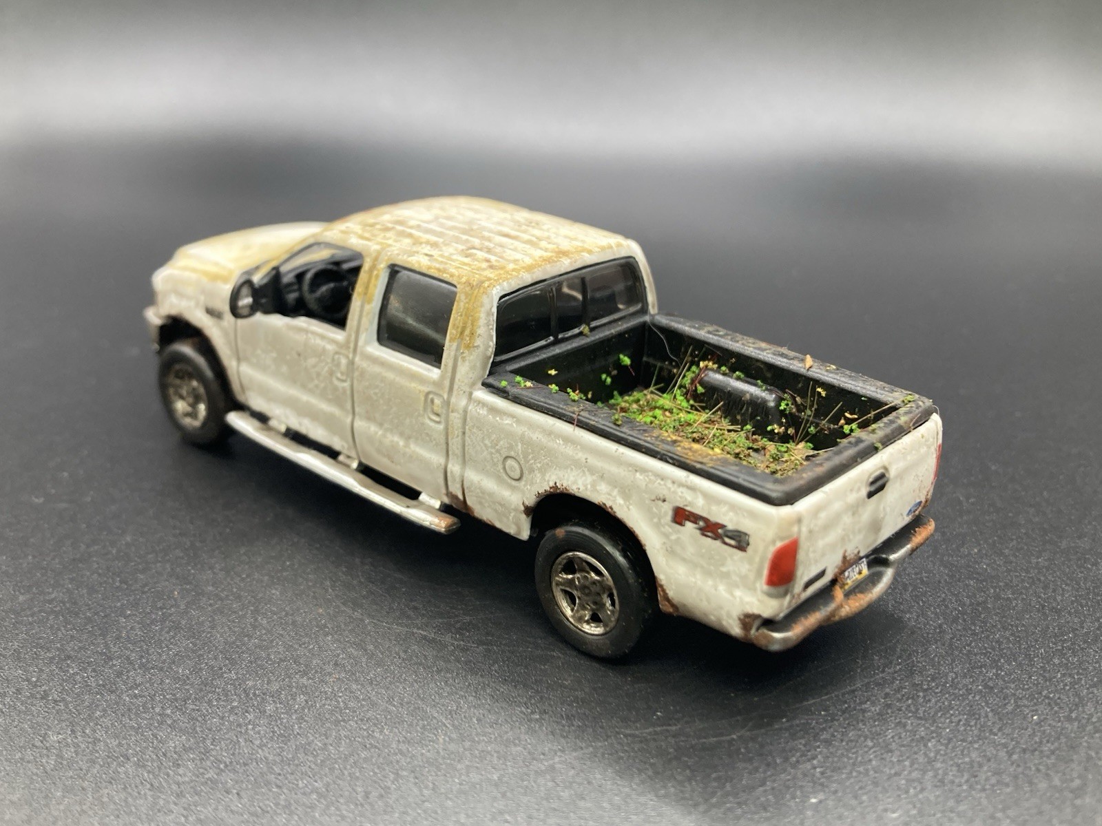 2004 Ford F-250 Weathered Rusty 1/64 Diecast Custom Super Duty 4×4 Pickup Truck