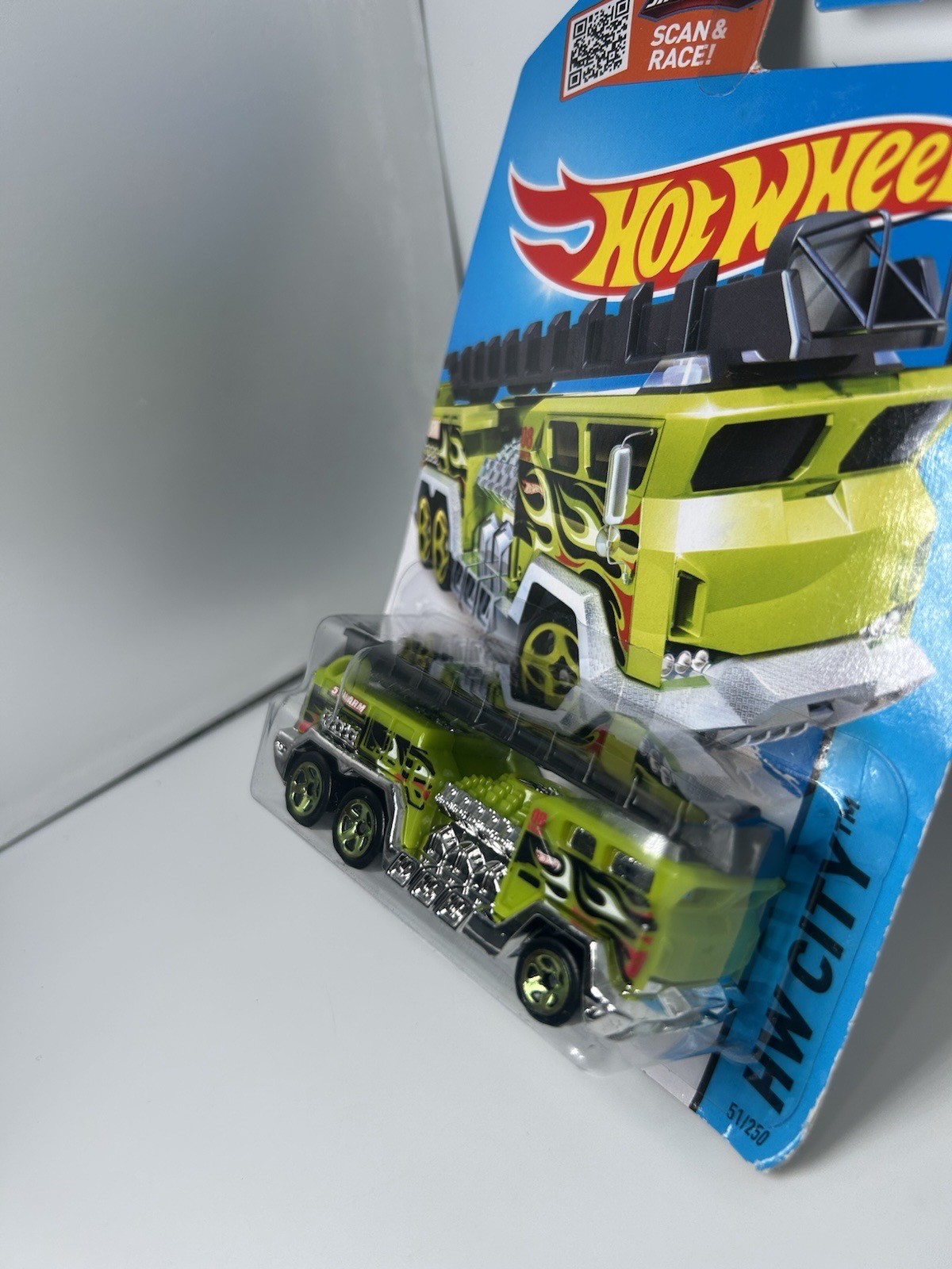 2014 Hot Wheels HW City Rescue 5 ALARM Fire Engine Green w/ 5 Spoke Wheels #41