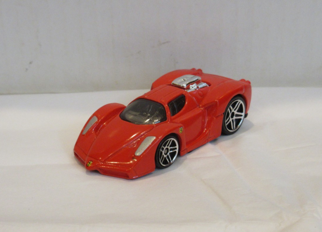 2004 HOT WHEELS ~ RED TOONED ENZO FERRARI ~ MINT ~