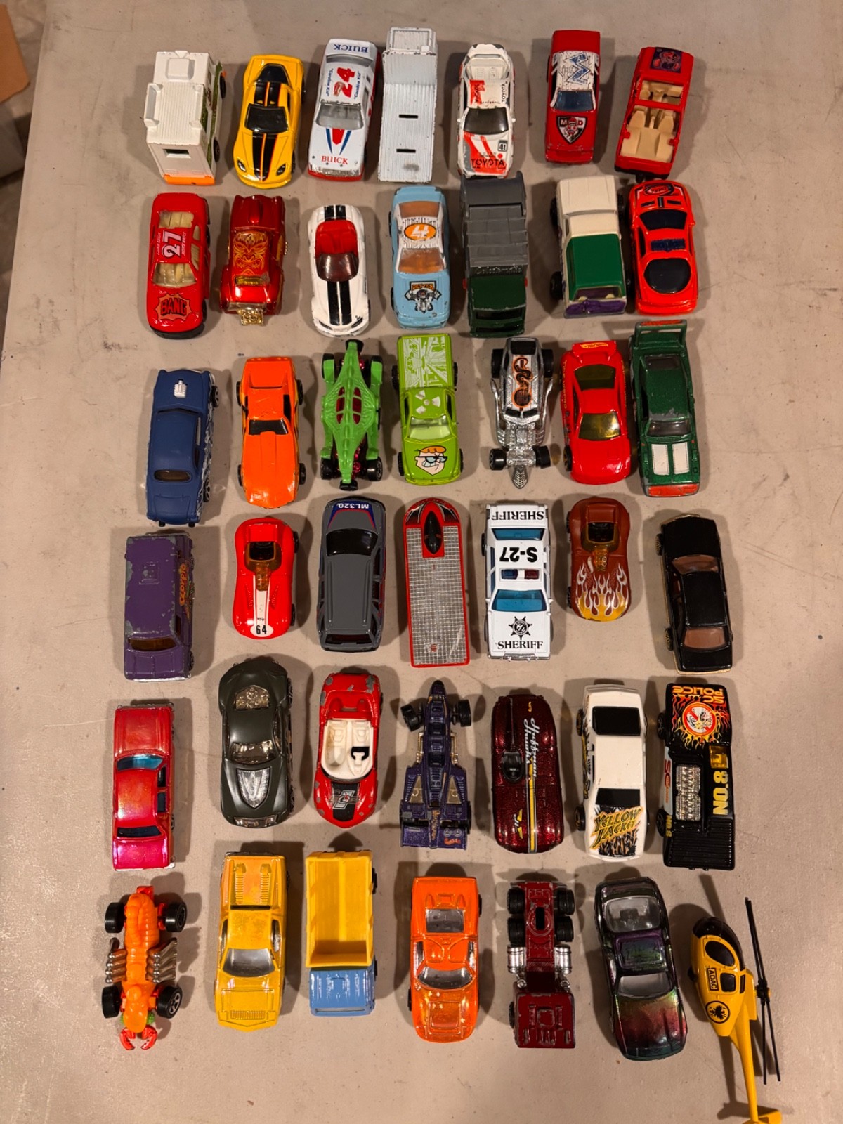 Lot of (42) Toy Vehicles Matchbox Hot Wheels Tonka & Other Misc. w/Carrying Case