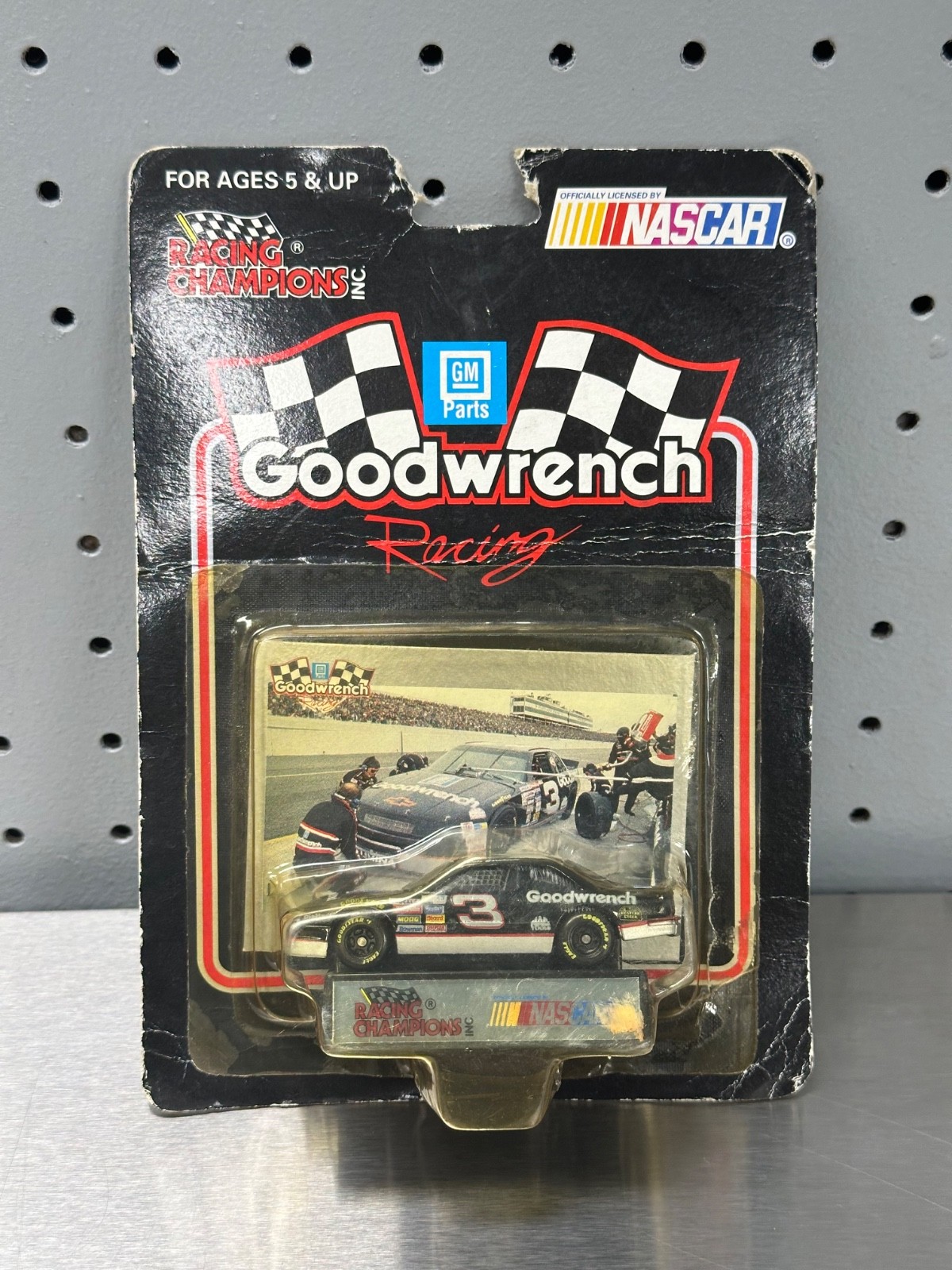 Dale Earnhardt 1/64 NASCAR Die Cast – 1992 GM Goodwrench Racing Chevrolet Lumina