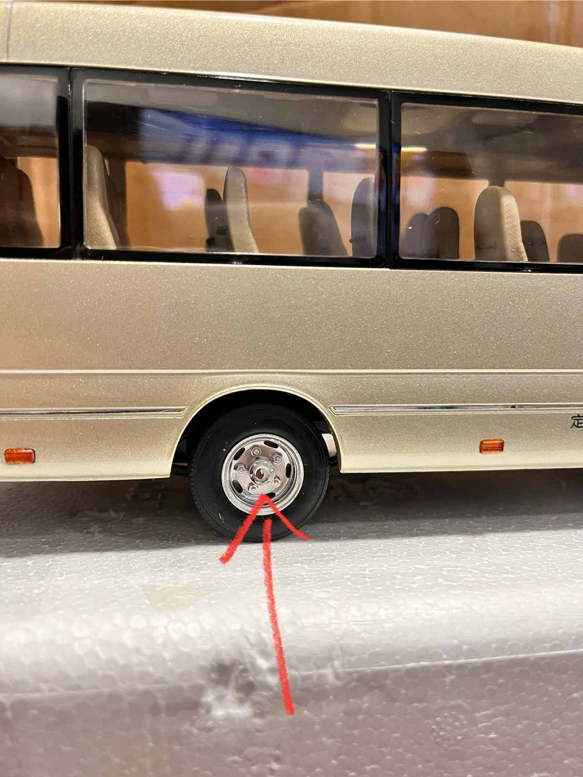 1:24 Scale Toyota Coaster Liesse Passenger Minibus Diecast Model Car