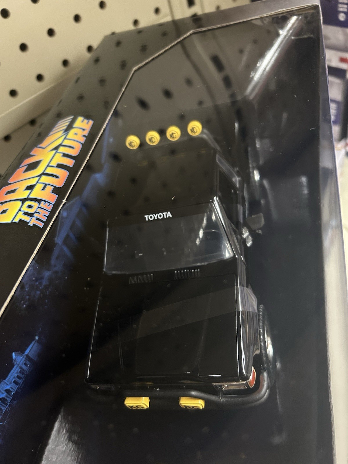 NEW Jada Back to the Future 1985 Toyota SR5 Pickup 1:24 w/ Marty Skateboard