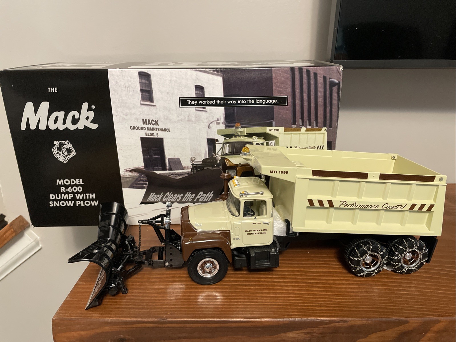 First 1st Gear 1/34 Scale MACK-R MODEL R-600 Dump Truck With Snow Plow Diecast
