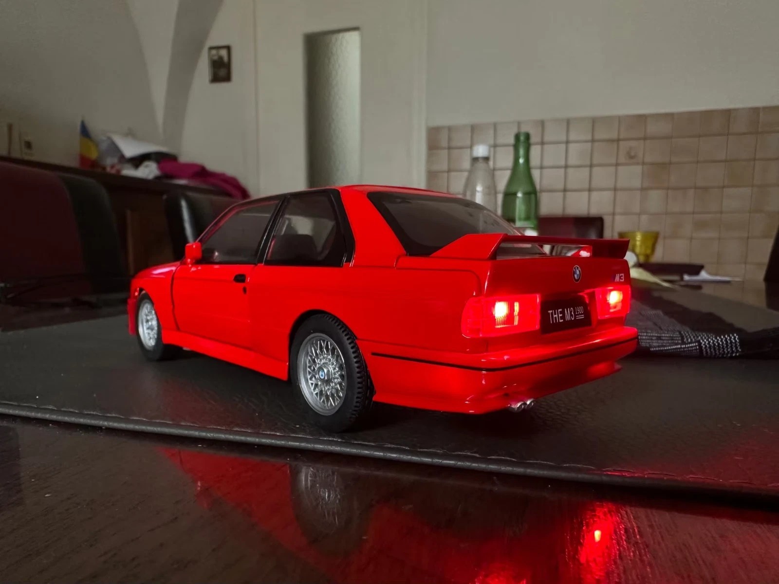 1:24 BMW M3 E30 Diecast Car Alloy Model – Sound & Light Classic Vehicle Toy Gift