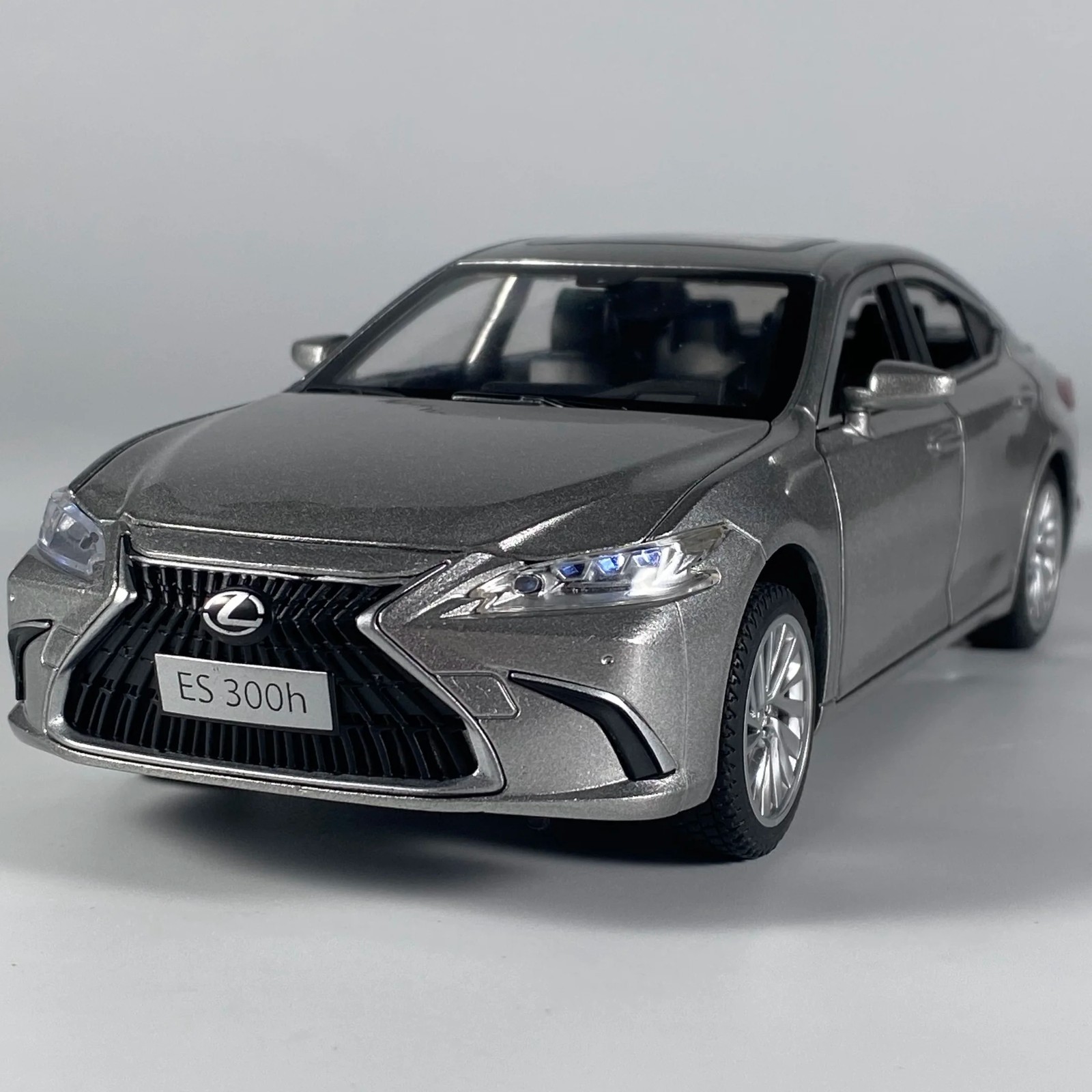 1:24 Lexus ES300 ES300h Alloy Diecast Car Model Sound Light Kid’s Collectibles