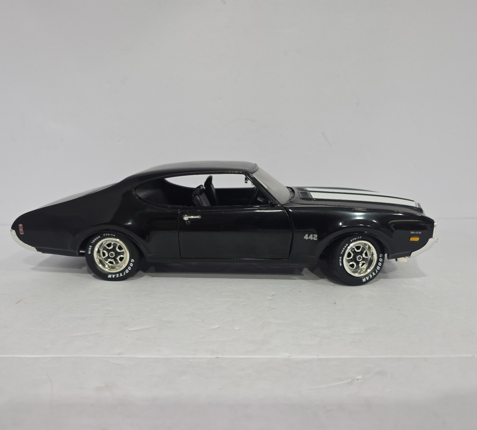 Ertl – 1969 Oldsmobile 442 W-30 Black – 1:18 Diecast – No Box