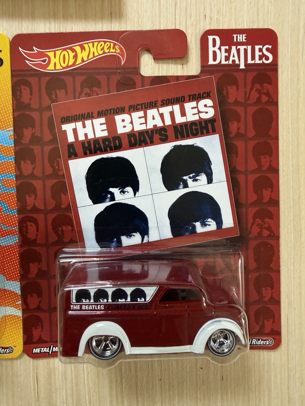 Hot Wheels The Beatles Premium 5-Car Box Set – Pop Culture Real Riders – NEW