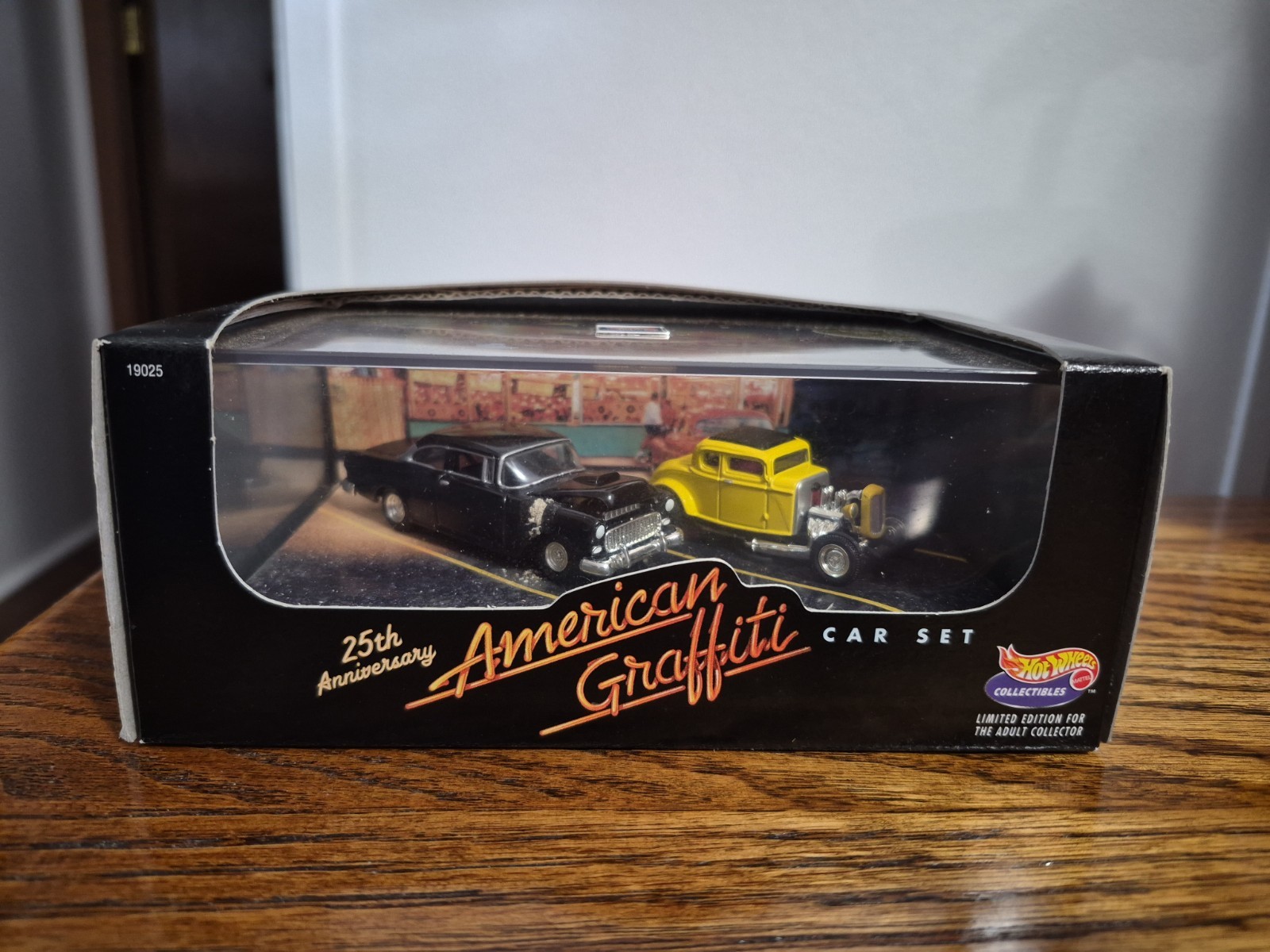 Hot Wheels Collectibles American Graffiti 25th Anniv Mel’s Drive-In 1:64 Set
