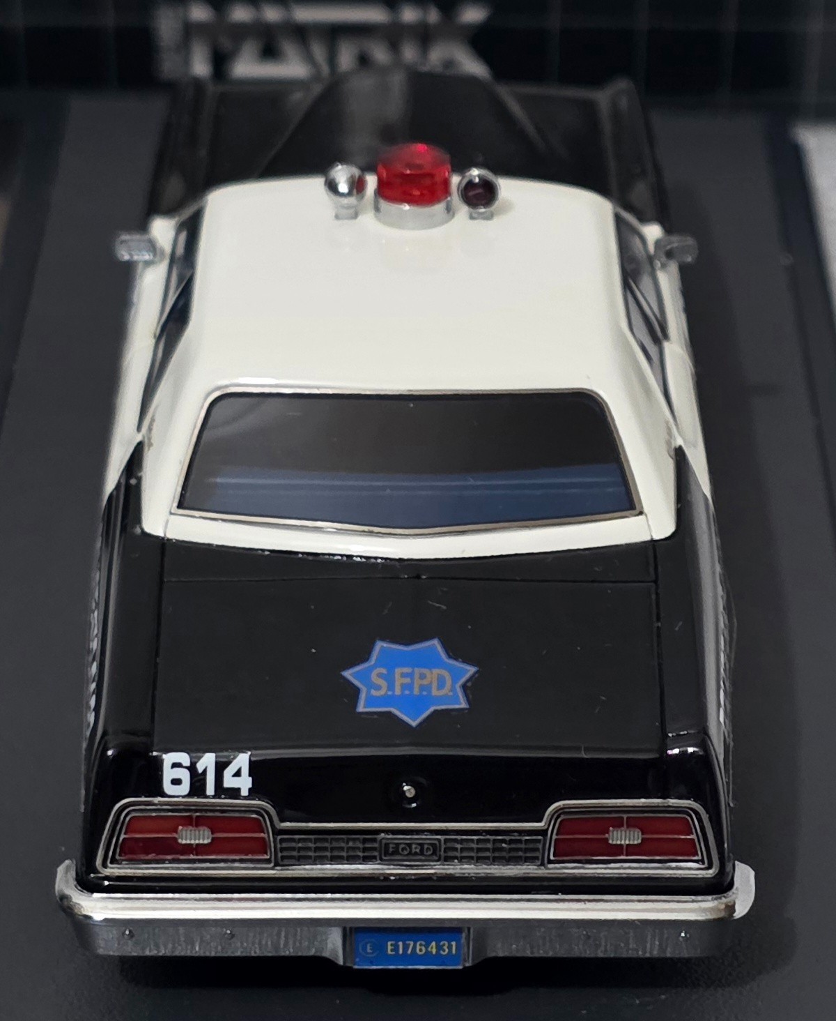 Ford Custom 500 “San Francisco Police Depart.” SFPD 1974 1:43 Matrix MX20603-241